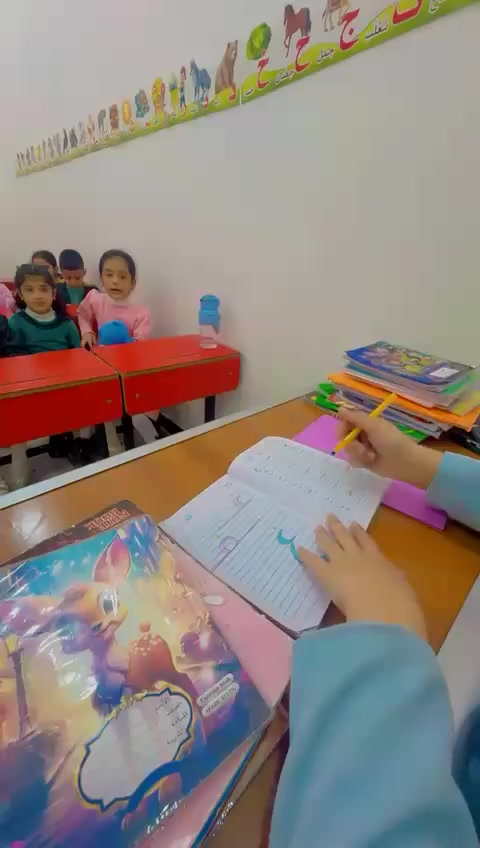 يعني والله العظيم الموقف 🥹🥹اني كمديرة ودخلت شفت المعلمه تصلح الدفاتر وتقريهم السور القرانيه شكد فرحت 🦋لما تستغل أوقات الدرس صح 👍 هذا هو اختيارك الصح اختيار روضة و حضانة 
🩵براعم الزهور 🤍
شكرا لكل معلمه عندي بالروضة تصنع جيل جديد روضه وحضانة براعم الزهور للاستفسار/***********
الشارع العام مقابل إفران صمون الرحمن
بادارة الست هبه
