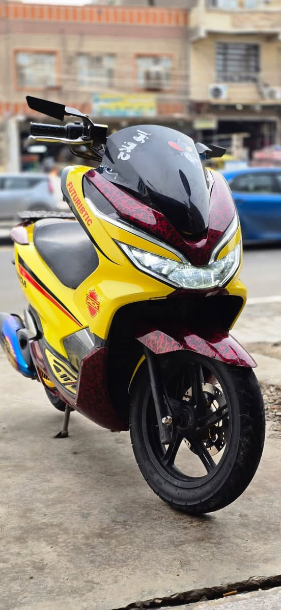 السلام عليكم

دراجة بي سي اكس جيل ثالث كوري ماشية ٢٣ مكفولة كفالة عامة دراجة مرتبة وصارف عليها هواي والله///
//قبق راديتر تزويد/

واقية صالنصة تزويد

مري شبح

قبق شوتة 

قطرة دهن 

دوسات تزويد 

موشمة كاربون احمر 

وبعد هواي شغلات 

سعرها ١٦ ورقة وبيها مجال. بغداد حي اور
 *********** متواجد واتساب واتصال
