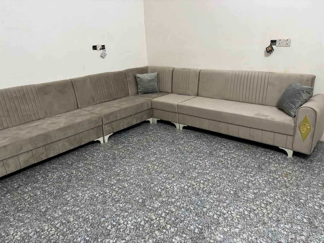 ديوان ١٠ مقاعد تفصال جديد نضافه ١٠٠/١٠٠ السعر ٢٩٠ قفلة
المكان ابو. غريب الناحييه موجود توصيل 

***********
