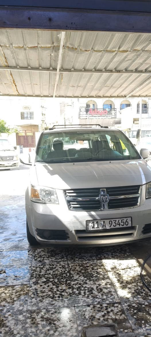 دودج كرفان 2008 SXT  كلين بدون حادث فقط باب الحنطه مبدل 
محرك 3800 
بيها تكحيلات وبارد بسيطات كلش سونارها موجود السيارة اخذتها قبل شهر تقريبا هزه جديده ورقم دولي جديد كامله مكمله ملاحظه السيارة بيها نظوح بالكير ومو شي قوي فد شي كلش بسيط صاحب السيارة القديم جان مبدل كيس مدري شمسوي مال دهن ومن مرجعي ممرجعي بلادي وبدون تنقيط فقط اثر بسيط كلش 
صدر امامي جديد
منظومه زينون جديده 
 محرك وكير خير من الله
 تبريد جديد ادامه كامله جديده
 بيبان كهرباء
 فتحات خلفيه كهرباء
 ويل كاب 4 
مي راديتر احمر زيتي 
دهن وفلتر مبدل قبل اسبوع 
سبب البيع توازيت على فلوس واريد ابيعها السيارة باسمي تحويل ثاني يوم 
السياره خير من الله ما توكفك بطريق ابد رقم السيارة بغداد ومكانها بغداد العطيفية
السعر 122
 للتواصل *********** 
متواجد واتس اب
