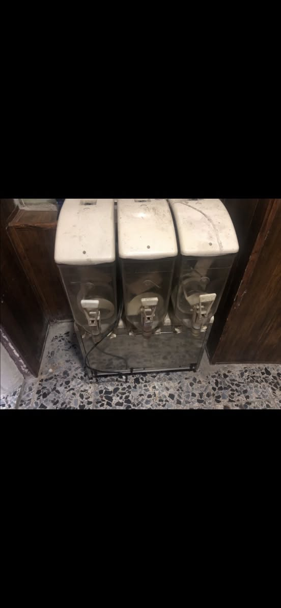 مكينه للبيع ايطاليه ***********
