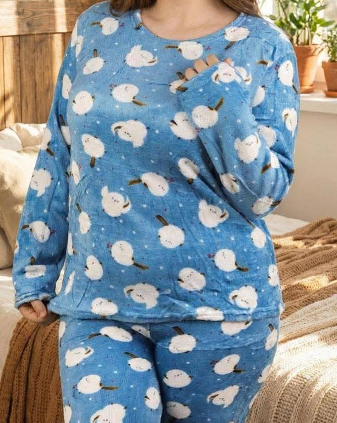 السلام عليكم عرض لمدة يومان  اتراكات شتائيه فروو سعر القطعه 4 ونص يا بلاش متوفر الوان ويلبس حد وزن 80  يوجد توصيل لكل محافظات العراق  تواصل واتساب ***********
