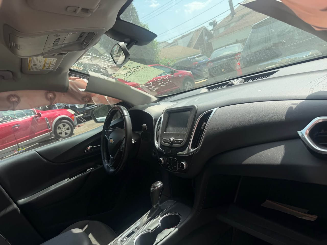 2019 Chevy equinox 
Clean title
￼ ￼68000mi 
Low mileage 
I bought it and I don't have enough money to fix it, it's sold as it is Southfield, MI


**إذا كنت صاحب هذا الإعلان وتريد حذفه لأي سبب، رجاءا أرسل رسالة إلى الدعم الفني**