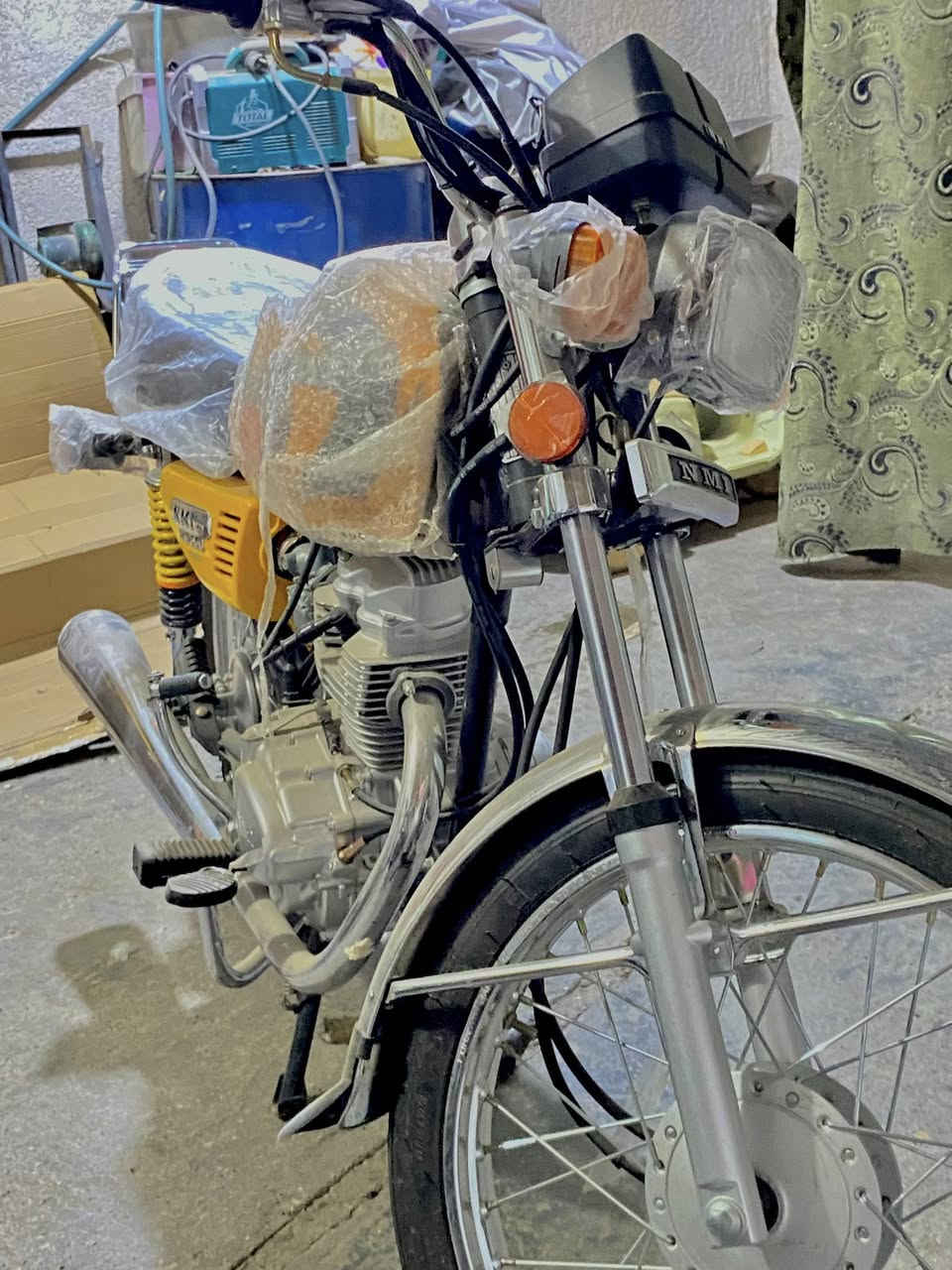 سلام عليكم…. السعر 1600 اوراق اصوليه 
للبيع نامه اصلي طالعه بنهايه ال ٢٤ صارلها سنه طالعه من معرض مخزنها (ضامها) بعدها جديدت بلاد ورزنه ومابيها اي نقص تاخذها من باب بيتي اوراق اصولي وكامله وماطالع بيه الله شاهد جديده كلش بأسمي الاوراق مكاني( كربلاء ) حي السلام قريب مركز شرطه حي النصر ورقمي *********** تاخذها من باب بيتي ودراجه مامفتوحه جديده وضامها تجي وتشوف نفس البل صور دراجه
