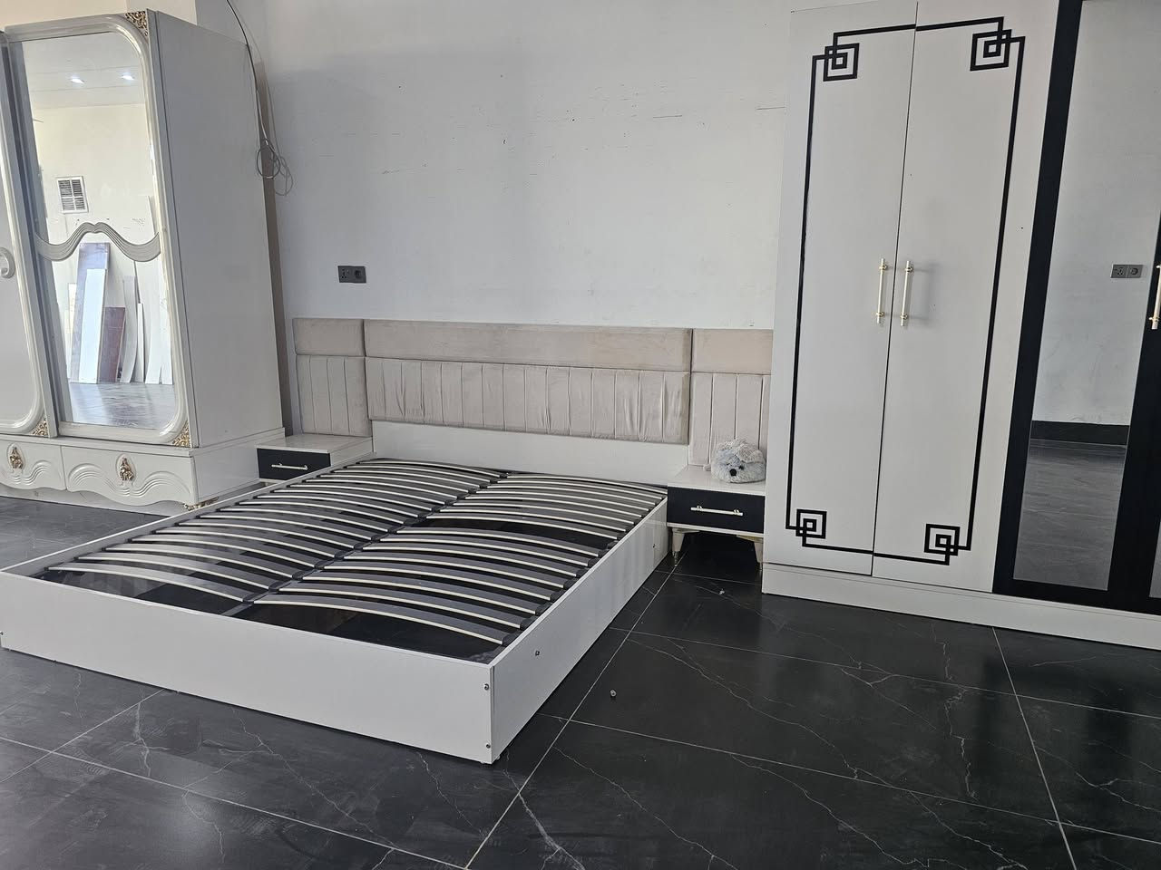 غرفه نوم جديده قليل مستخدم سعر 590 الف شراي يخابر رقم مكان كركوك ***********
