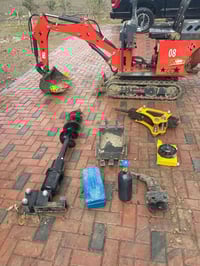 حفاره صيني للبيع كامل اشياء ٠٧٧٠٠٧٩٩٩٩٩ سعر ٥٠٠٠ دؤلار