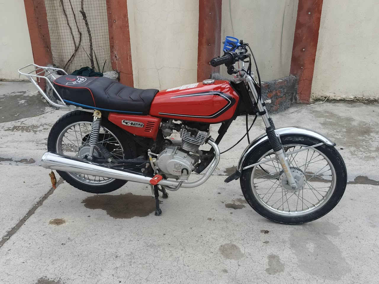 سلام عليكم ورحمة الله وبركاتة دراجه اربع 4للبيع موديل 2021/سعر 375 و بيه مجال قليل مابيه اي نقص رقم الهاتف ***********
