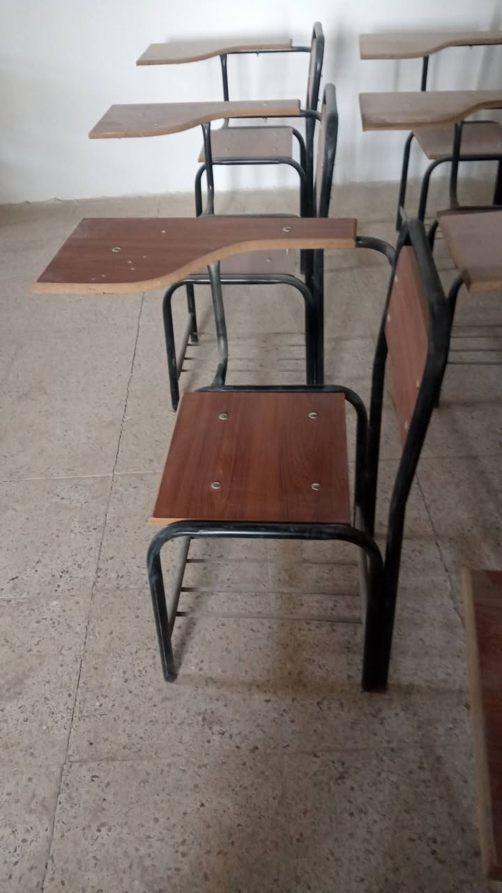 تتوفر رحلات مدرسية غير مستخدمة عدد 34 وكذلك ستولات جديدة عدد 30  التواصل على الرقم ***********

