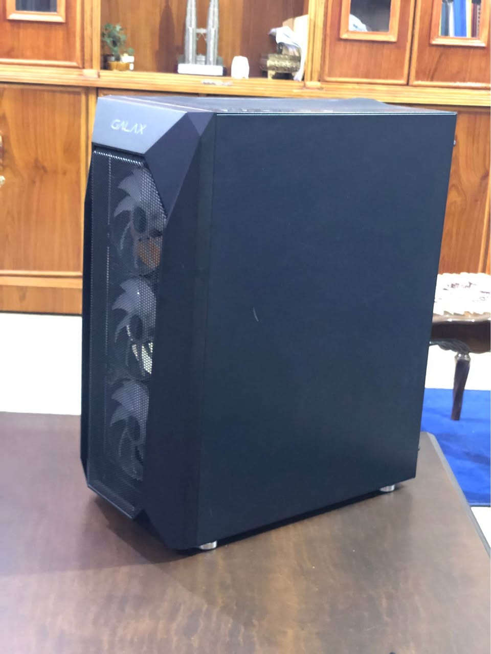 سيت اب كيس و شاشة 
المواصفات :
كرت galax rtx 3050 (8GB) 
معالج core i3-12100F (جيل 12)
بور FSP 550W HV PRO 
الرامات Lexar 8GB 3200 ddr4 قطعتين
المذربورد gigabyte H610M S2
ما بيه تخزين

🔲كرت يدعم الDLSS و الRay Tracing و يدعم كل الالعاب الحديثة و يدعم كسر السرعة

🔲معالج يشابه core i7 الجيل العاشر من حيث الاداء

🔲المذربورد يدعم التطوير للجيل 13 

🔲رامات dual channel 

🔺الشاشة FHD 144hz IPS. بيهة 2 ديد بكسلز لكن شغالة طبيعي بدون اي مشكلة

🔺 مع هدية UPS 1500 بطارياته ضعيفات بس يمشي حال

🔺البيسي استخدام شخصي فقط و اغلبه تصفح و ما عطل عندي ابد

🔺تم فحص الجهاز ببرنامج (Heaven Benchmark) والحرارة والأداء ثابتين جداً (114 FPS على Ultra)

مكاني الرمادي 
متوفر توصيل و الفحص عند الاستلام
السعر (675 الف) و بيه شوي مجال

للمزيد من التفاصيل تواصل معي الرمادي, الأنبار


**إذا كنت صاحب هذا الإعلان وتريد حذفه لأي سبب، رجاءا أرسل رسالة إلى الدعم الفني**