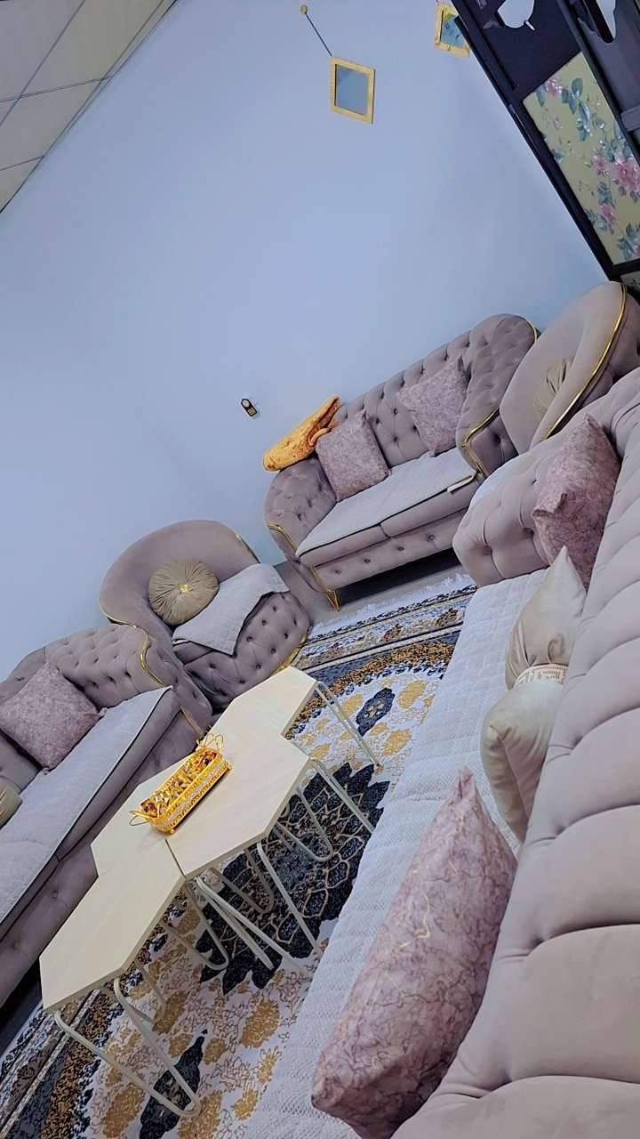 ئەم تاقمە قەنەفەیە بۆ فرۆشتن زۆر کەم بەکار هاتوەو تازەیە  لەسلێمانیم  نرخی 500 هەزارومعامەلەیەکی کەم *********** السليمانية, العراق
