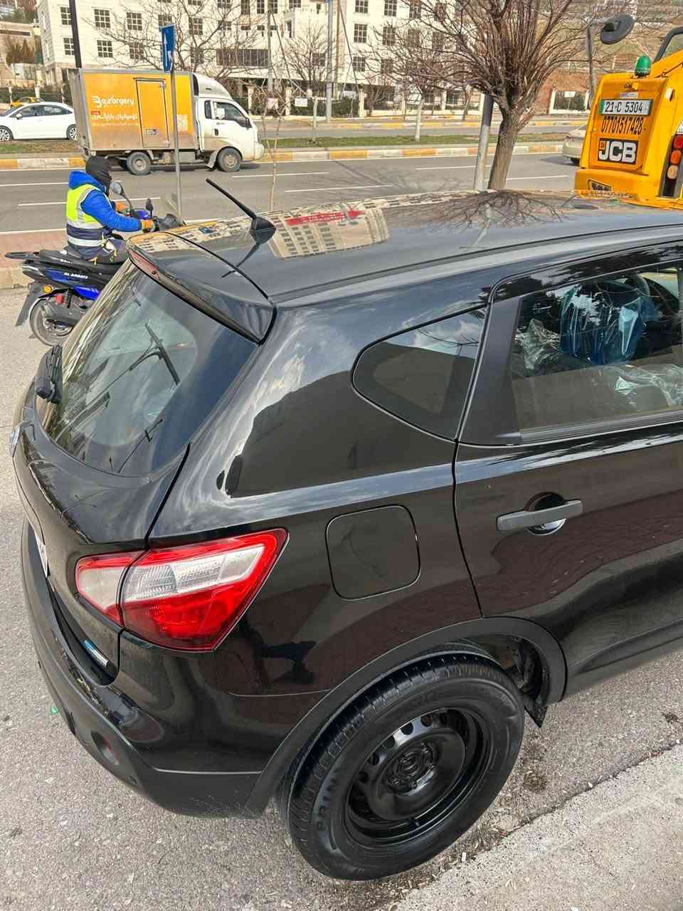 نیسان قەشقای ٢٠١٤ ڕەشی قەتران نمونە لە جوانی 
زۆر پاک ماوەتەوە ١٥٧ هەزار ڕۆیشتووە گێڕ و مەکینەی نەکراوەتەوە بەشەرت بێ مەسرەفە 
یەک پەڵەی زۆر بچوک بۆیاخی هەیە بێ ناوگرتن بی دەعم 
٤ کەپی شەریکەی ماوە سەیارەی مەعرەز نیە ماڵی دۆستە 
سلێمانی ناوشار 
نرخ: ١١٥$ و معامەلەیەکی کەم 
ژمارەی خاوەنی: *********** السليمانية, العراق
