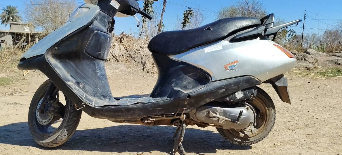 السلام عليكم دراجه هوندا للبيع دراجه نضيفه جدا نقصها باتري دراجه نضيفه
السعر 300وبيها مجال مكاني بغداد اليوسفيه ***********
