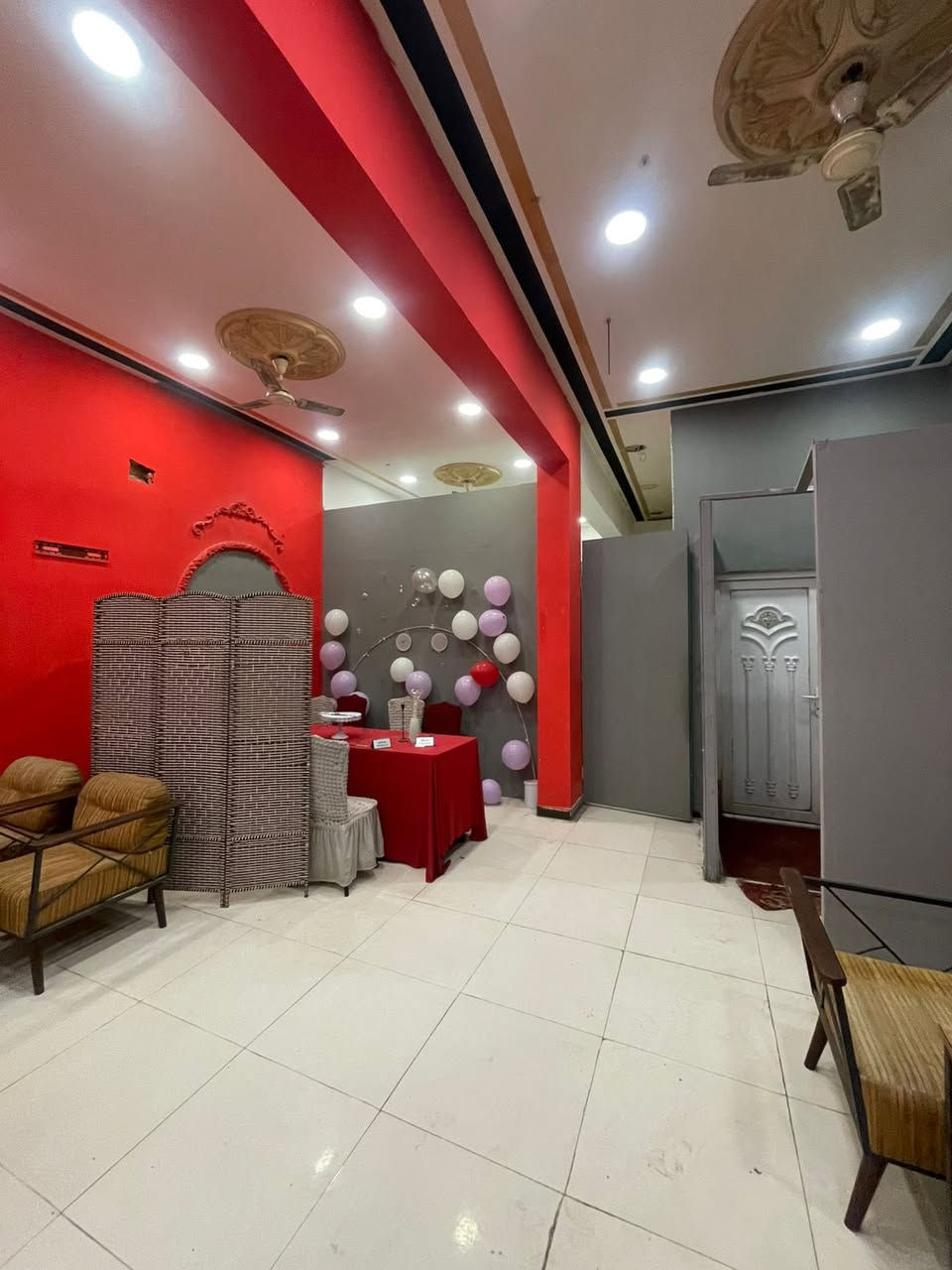 #هام_جدآ_فرصة_استثمارية
#للبيع_او_شريك_يكون_ابو_مصلحة_ويلزم_المطعم
سبب البيع غير متفرغ +قليل خبرة بالمطاعم
#مطعم_ابو_الذوق_چگن
#العنوان_العبيدي_حي_الرئاسة_شارع_20
مطعم شغال واسم معروف داخل المنطقه 
الشارع تجاري جدآ جدآ 
حركة ممتازه 
كادر متكامل 
مكائن ومعدات المطعم كاملة
المطعم يقدم 
جميع انواع السناكات والاكلات الغربيه والايطالية
وجميع الاكلات الشريقة من الدجاج المشوي والقوزي 
وصواني العراوي  بجميع اشكالها واحجامها 
المطعم يحتوي على صالة ارضية بالطابق الارضي +مطبخ تجهيز كبير+ مطبخ تحضير اولي
الطابق الاول صالة عوائل + طاولات اعياد ميلاد + حاجز العاب اطفال+ مكتب خاص لادارة المطعم 
الطابق الثاني _منام للكوادر مجهز بلوكرات وجرابي عدد ٥ طابقين 
+سطح كبير تابع للمطعم 
ضمان شغل المطعم تجي تكعد بي من الصبح لليل وتشوف البند مال مطعم خير من الله والمنطقه يحبون المطعم 
تكدر تطلع على المطعم من خلال الحسابات 
تيك توك >>
https://www.tiktok.com/@abu_al.dhawq_chicken?_r=1&_t=ZS-92a9eIoWhbE
انستا >>>
https://www.instagram.com/abu_al.dhawq_chicken?
igsh=MWdiYnk4cnQxOXl2aA==
ارقام الدلفري مع المطعم وفعاله 

المطعم معروض بسعر مناسب جدآ 
للاستفسار التواصل ***********
