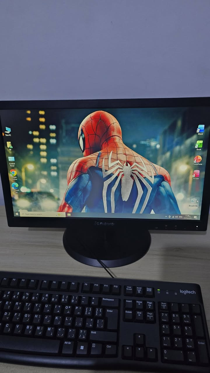 للبيع حاسبة نوع lenovo
المواصفات : 
١- المعالج Intel (r) core i7 الجيل الرابع 
٢- هارد واحد تيرة ( 1000 GB ) 
٣- هارد ssd 128 GB للنظام يعني الحاسبة كلش سريعه ومابيه اي بطئ
٤- رامات 8GB - DDR3
٥- كرت شاشة  نوع
 Intel(R) HD Graphics 4600 
٦- نظام تشغيل 64 بت
٧- ادبتر واير ليس نوع tp-link  للانترنيت بسرعة MB 300 سريع جدا يعني اتكنك نت على الحاسبة على الواي فاي مثل اللابتوب وباي مكان وبدون واير انترنيت
٨- ماوس وكيبورد جدد ماركة logetich 
٩- الحاسبة بيه سماعة داخليه كبير وعالية يعني تكدر تستخدم الحاسبة بدون سماعات وتكدر اتخليله سماعات خارجية
١٠- شاشة نوع  Lenovo ١٩.٥ بوصة

السعر (٢٥٠ الف دينار) ... مكاني سريع حي العامل منطقة حي الاساتذة
هاتف ***********
