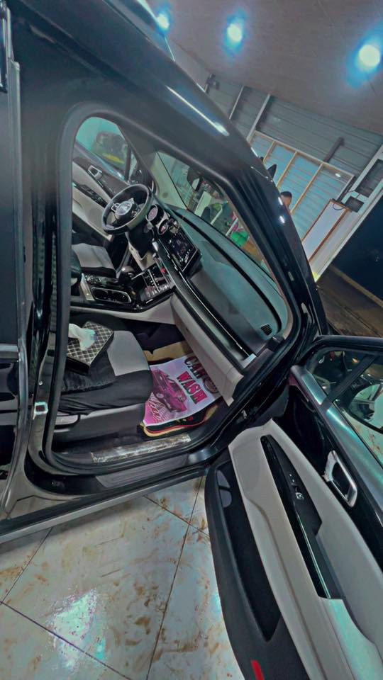 كيا كرنفال 2022 واردي كندي 🇨🇦 لون اسود رقم اربيل مميز ابيع الرقم مع السياره
المواصفات 
دخول ذكي 5 بصمات 
ابواب خلفي ذكي وكهرباء 
صندوق ذكي وكهرباء 
حساسات 
شحن لاسلكي 
تبريد مركزي منفصل دبل فريز 
تحكم تبريد بيانو لمس. 
هيتر جامه امامي 
كشن كهرباء مخمل 
سايد بريك كهرباء 
اوتو هولد 
4 تحكات قياده 
رادار امامي 
مانع انزلاق 
تحديد مسار 
قياده ذاتيه ذكي 
داخل لونين اسود رصاصي 
لايت امامي 8 عدسات فول Led 
تشغيل عن بعد وابواب فتح عل بصمه 
تدفئه كشنات 
تدفئه ستيرن 
كامره خلفيه قلاب 
لايت اوتو وماسحه 
ويل كب 17 بيه  تايرات بعدهن نضاف 
مكينه كير خير من الله سياره مابيه نقص برغي واحد وعل ايدي ممشاه امريكا دخلت ماشيه 57 الف مايل وهسه ماشيه حاليا 72الف مايل 

والضرر
حافه البنيد بيه ضرر ونصبغ  البنيد مالته قطعه وحده صبغ يعني نفسه  البلادي ودعاميه مبدل نفس الوان امامي لا بارد ولا اي شي  لا  ضرر شاصي ولا دواخل ولا ايرباك كله مكفول وعل ضمان وتحويل ثاني ويم شرط صور الحادث مرفق بل منشور 

KNDNB5H32N6078036
وهذا رقم الشاصي.  

السعرررر 273ورقه
مكان السياره ديالى بعقوبه 

رقم الهاتف ***********

واسف على اطاله الكلام
