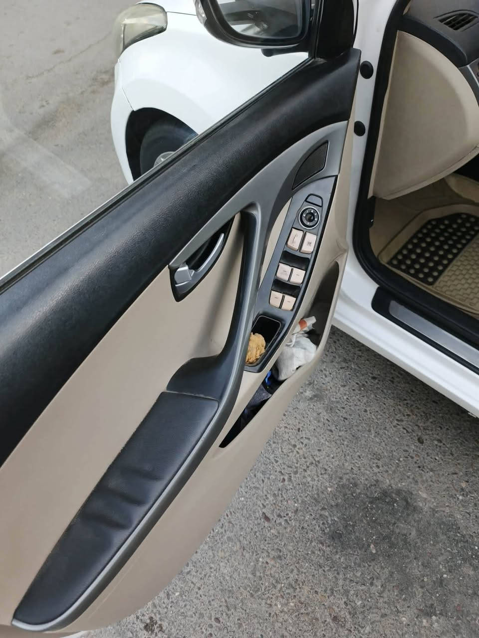 سلام عليكم
النترا 2015 خليجي للبيع 
رقم بغداد الماني بـ اسمي سنويه باسمي 
تحويل ثاني يوم 
السعر 128 وبيها مجال 
العنوان بغداد مدينه الصدر
للاستفسار عن التفاصيل اكثر
***********
