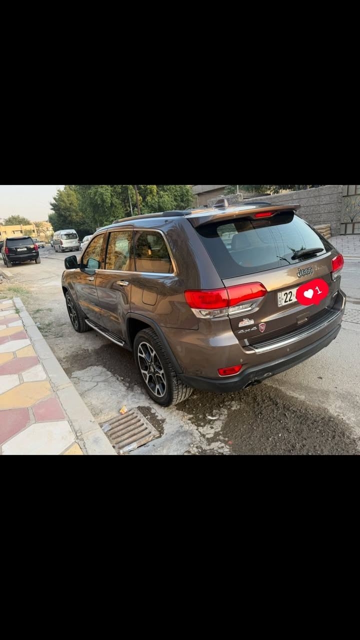 جيب گراند شيروكي 2018 (خليجي وكالة ليث العبيدي)
فول مواصفات عدى الجكات 4x4 Limited 

دفع رباعي ، بانوراما ، 3 شاشات ، كشنات تبريد و تدفئة ، حساسات امامي و خلفي ، شاشة كار بلي
قطعتين صبغ فقط❌ 
ماشيه ١٥٩ الف كيلو 
كلشي بيهه بشرط كير ومحرك وكهربائيات وصدر بدون نقص برغي

سنوية وهزة جديدة بأسمي 
مكاني بغداد المنصور
السعر (٢٤٠ ورقة ) وبيهه مجال للشراي

تفاصيل اكثر اتصل وبيك خير وتدلل 

***********
