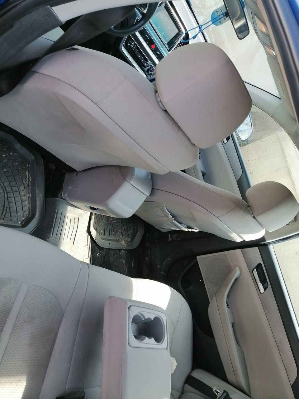 السلام عليكم من رخصت صاحب الاكروب المحترم عندي هاي السياره للبيع سوناته موديل 19رقم نجف وارد أمريكي بدون تبديل كولهه ليبل واحد وجاهزه كول نقص ما بيهه السياره مكان السياره ديوانية وهاذه رقمي *********** السعر 130والشراي بي خير ويدلل
