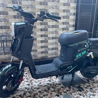 دراجه R9 نضيفه من كل النواحي حاله البطاريه جيده السعر 450 وبيه مجال لل...