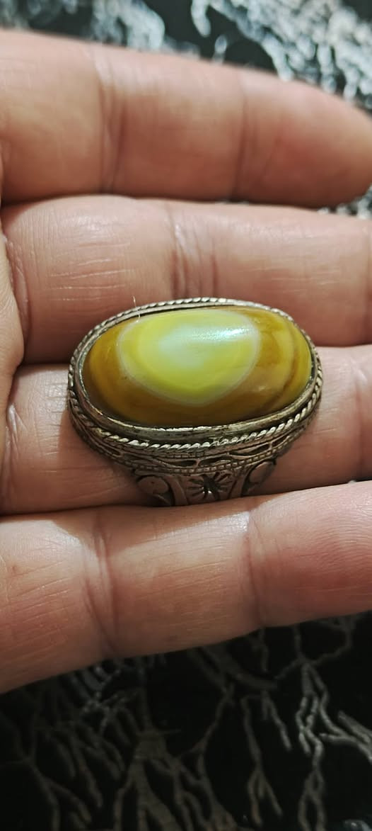 سليماني عين وحده خشنه قديم كلش وصياغه قديمه وثقيله بلاش 150 قفل


**إذا كنت صاحب هذا الإعلان وتريد حذفه لأي سبب، رجاءا أرسل رسالة إلى الدعم الفني**