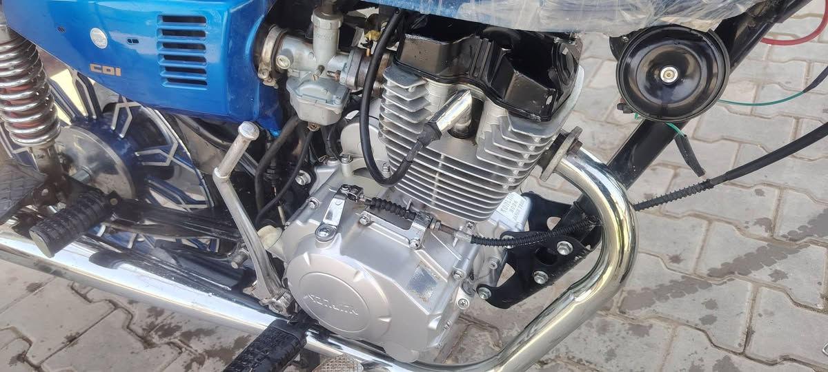 السلام عليكم  للبيع سفانه موديل 24 اوراق سكنر السعر 600وبيها مجال صويره حي العسكري ***********
