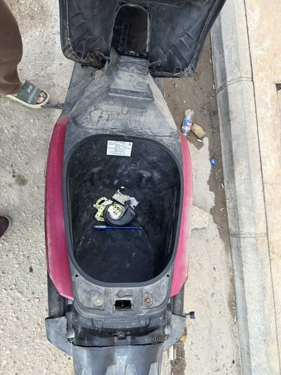 سكنس جبلي للبيع صاله شهرين او اقل طالعه من الزيتون اول تبديلة دهن وبعدهي ممحترك يعني ابد ممستخدمه الله شاهد طلعته ب 1.800 ورايده ب 1.300 وبيه مجال مستعجل ع بيعته كلش 
مكاني ناصريه شارع صلاة الجمعه 
***********
