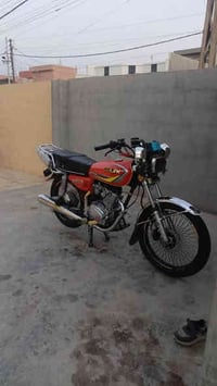 شباب عندي هاي دراجه. سونيك 2023دراجه ما مضروبه صبانه  شرط وهذا رقمي مت...