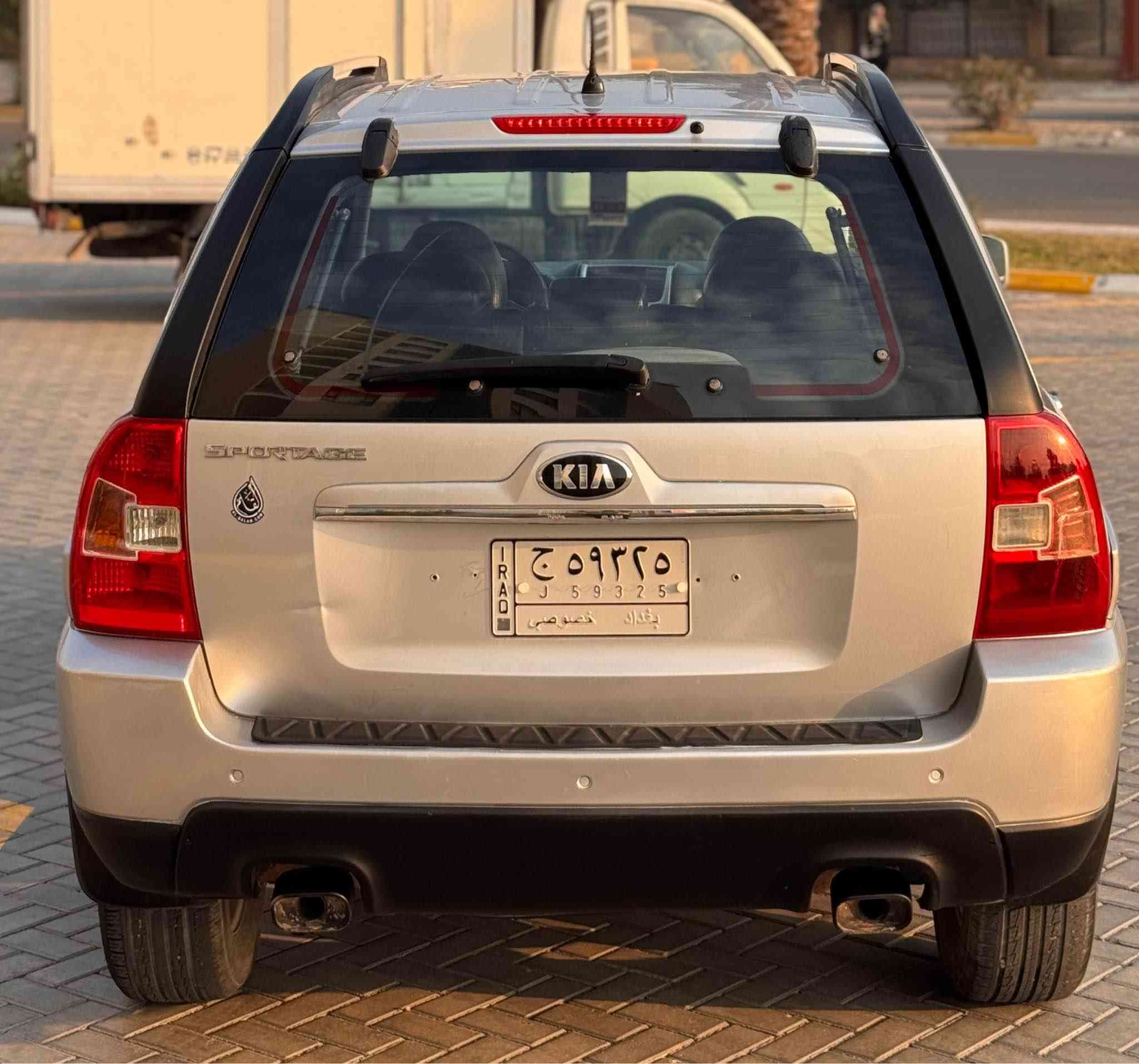 السلام عليكم 
كيا سبورتج 2009 كوري 💯
رقم بغداد تحويل مباشر 
ماشيه 180 الف كيلو 
السياره مكفوله من الضربه والصبغ ✅
فقط صبغ بلاستك (دعاميات و ترايش للجماليه ) 
وبارد بحافه الجاملغ الخلفي شي بسيط 

مواصفات عاديه المعروفه محرك 2000 ، كشنات جلد ، تدفئه كشنات ، مري كهرباء ، حساسات 

السعر : 108 وبيها مجال بسيط 
المكان : بغداد / الكرخ / حي الحسين 
الهاتف : *********** ( متوفر واتساب ) ❇️ بغداد, العراق
