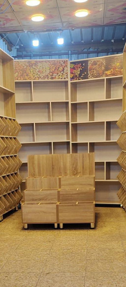 رفوف فاترينه للبيع مستخدم العدد 8قطع شغل درجه اولى مكانهم كربلا لتواصل ***********
