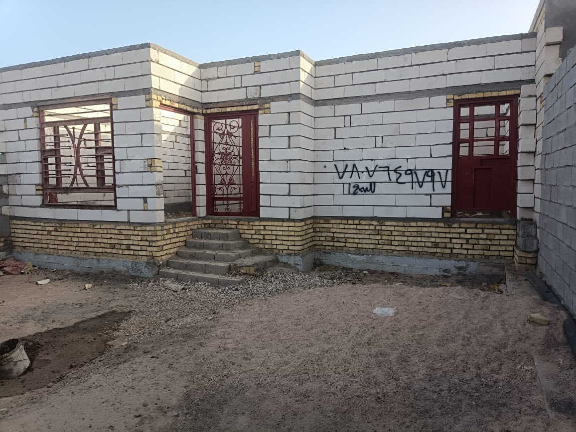 السلام عليكم بيت هيكل للبيع صحيات هم كامله  مكان البيت  مقابيل السيطره مالت ام العباس  السعر 28 وبي مجال قليل 

‭0789 374 2226‬
