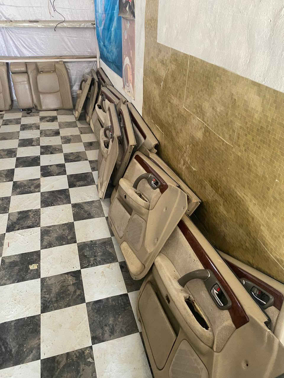 السلام عليكم بطاين ملكه فقط سعر التخم ب ٥٥ الف  واكو عدي ب ٤٠ الف كلهه جديد حاويه مكاني بابل الدبله ***********
