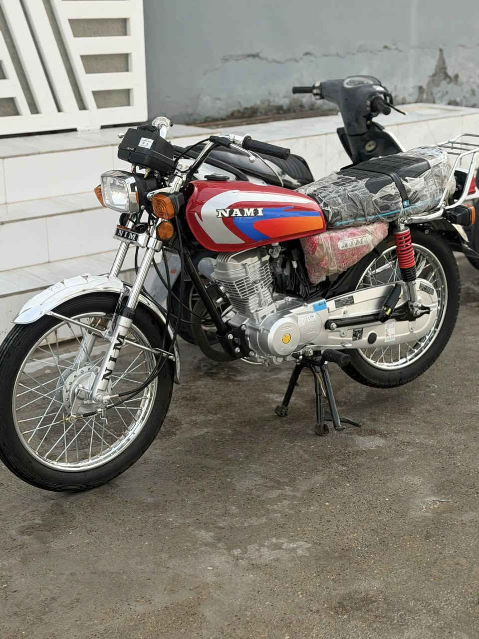 السلام عليكم الدراجه للبيع نقصها بس كتف مال اشياير دراجه رمبه صار اقل الشهر من نازله من ابو حمره دراجه خير من الله +الصلنصه مو ويها اكو البلاديه مالتها شخط مابيها   ااتصال***********
