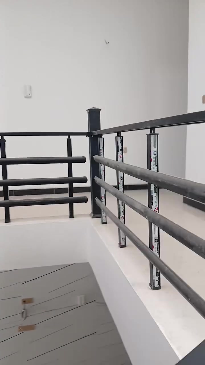 هيج مواصفات 
سعر المتر ٤٥٠ الف
هديه مطبخ وسبالت ومنظومه طاقه شمسيه وللمساحات الكبيره ٣٠٠م٢ فمافوق هديه غرف نوم وطخم قنفات مودرن
***********
واتسةاب
اشراف هندسي 
ترميم
