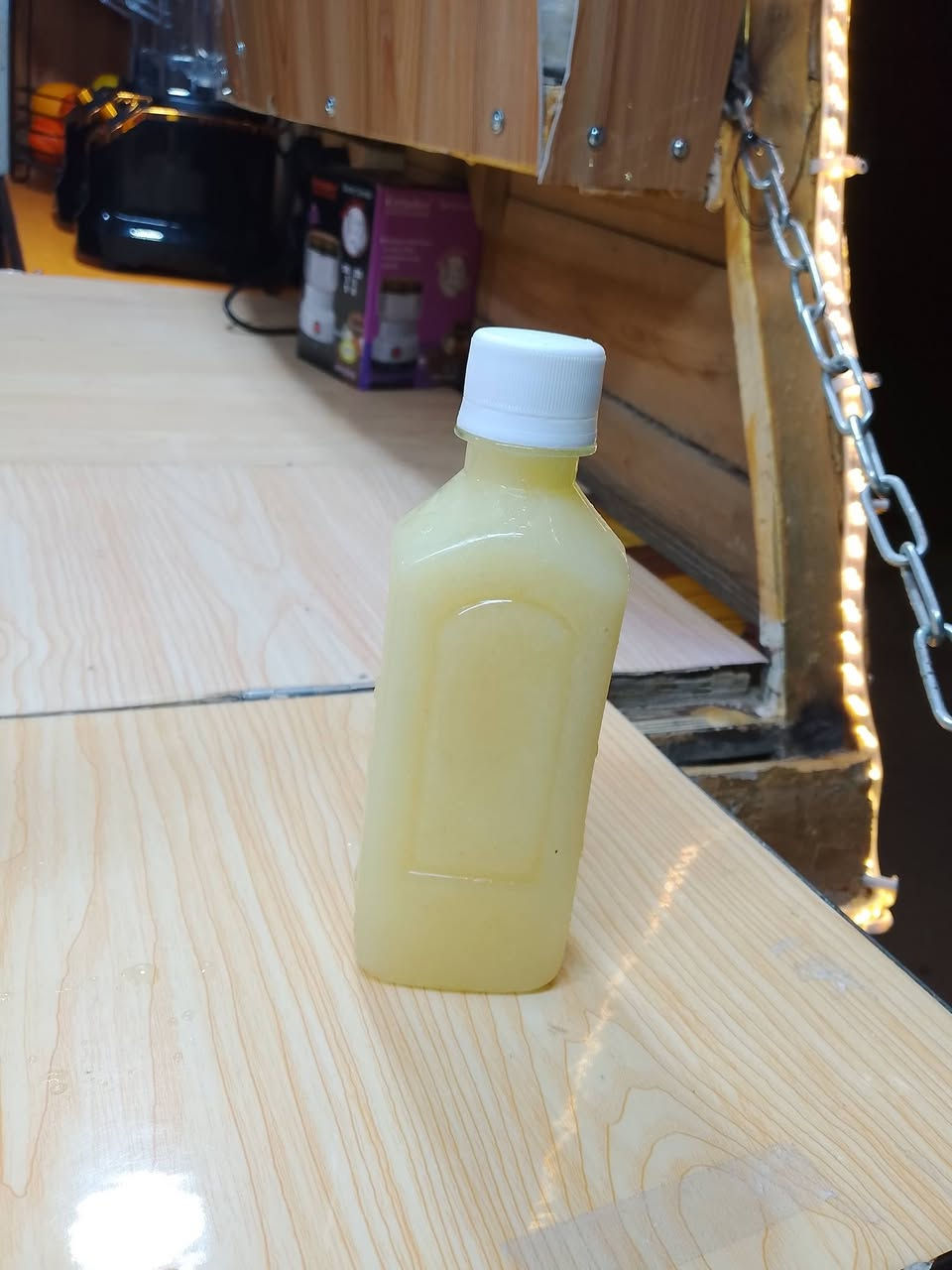 "بسم الله توكلنا على الله.. انتعاش طبيعي بطعم الفاكهة الحقيقي! عصائر طازجة محضرة يوميًا".
"على بركة الله.. متوفر لدينا أفضل أنواع العصائر الطازجة (برتقال، مانجو، فراولة
كهوه بانواعها المكان كورنيش الرمادي قرب جسر القاسم


**إذا كنت صاحب هذا الإعلان وتريد حذفه لأي سبب، رجاءا أرسل رسالة إلى الدعم الفني**