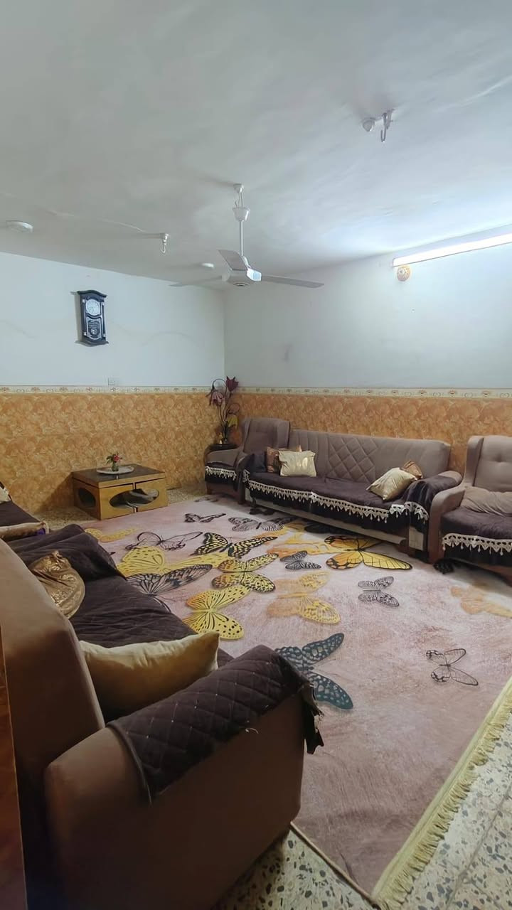 دارللبيع المساحه ٢٥٠ طابقين بناء اعكاده بناء قديم الواجه ١٠ جة اليرموك ١٠بيت عن الشارع العام بفرع صيدليه عامر الخفاجي الستفسار على الرقم مامتواجد على الفيس مكلف بلنشر ***********
