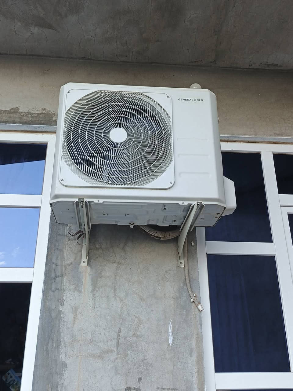 سبلت للبيع شرط الشغل مامفتوح خلاص بس منقص غاز السعر ٣٥٠ وبي مجال *********** اتصل واني بخدمتك
