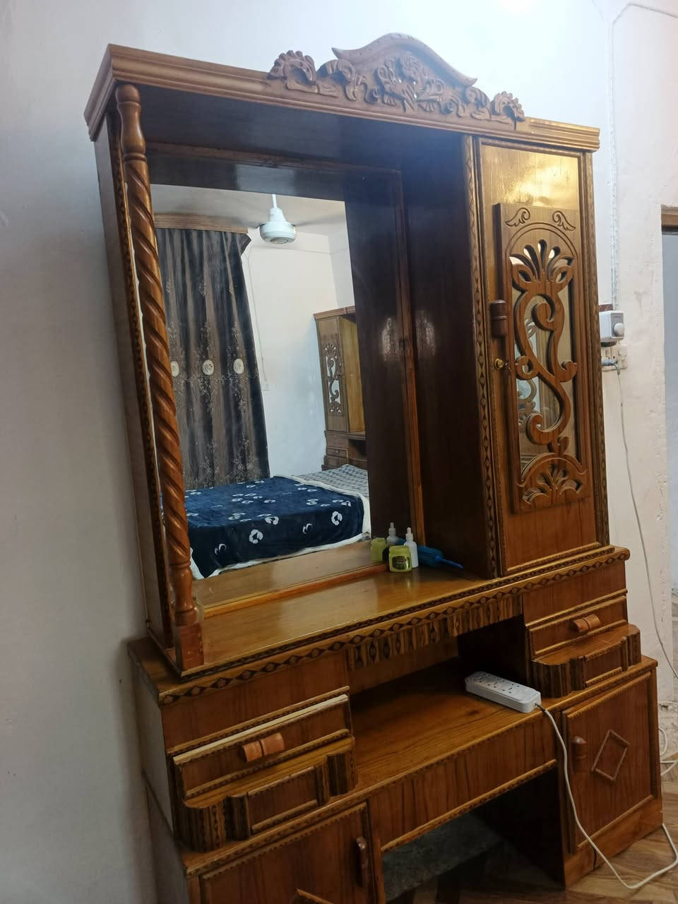 عندي غراض بيتي لبيع ابو غرق 
***********
