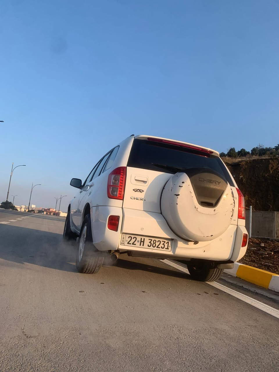 سلام عليكم عندي شيري تيكو موديل 2014رقم أربيل بسمي السياره بيها بس جاملغ أمامي مبدل ماشيه فوك 100 ألف السياره جديده سونارها موجود بل منشور مكاني السليمانية السعر 70 وبيها مجال قليل *********** رياس
