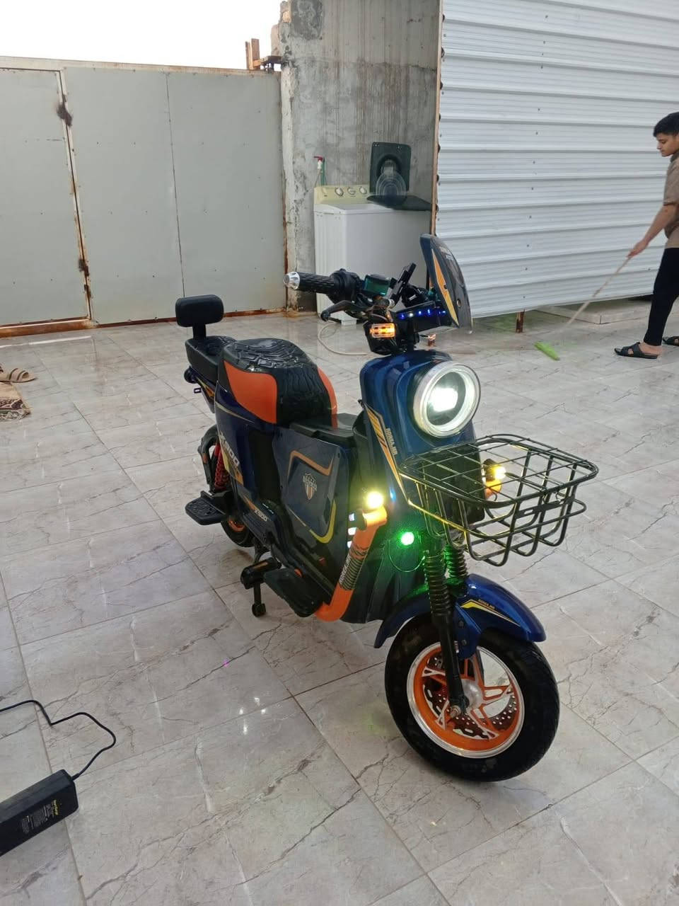 السلام عليكم
دراجه شحن X900  جديده موديل 2026  صارلي شهر من اشتريتها سعرها ٥٥٠ بيها مجال قليل للاستفسار الاتصال على الرقم ***********
