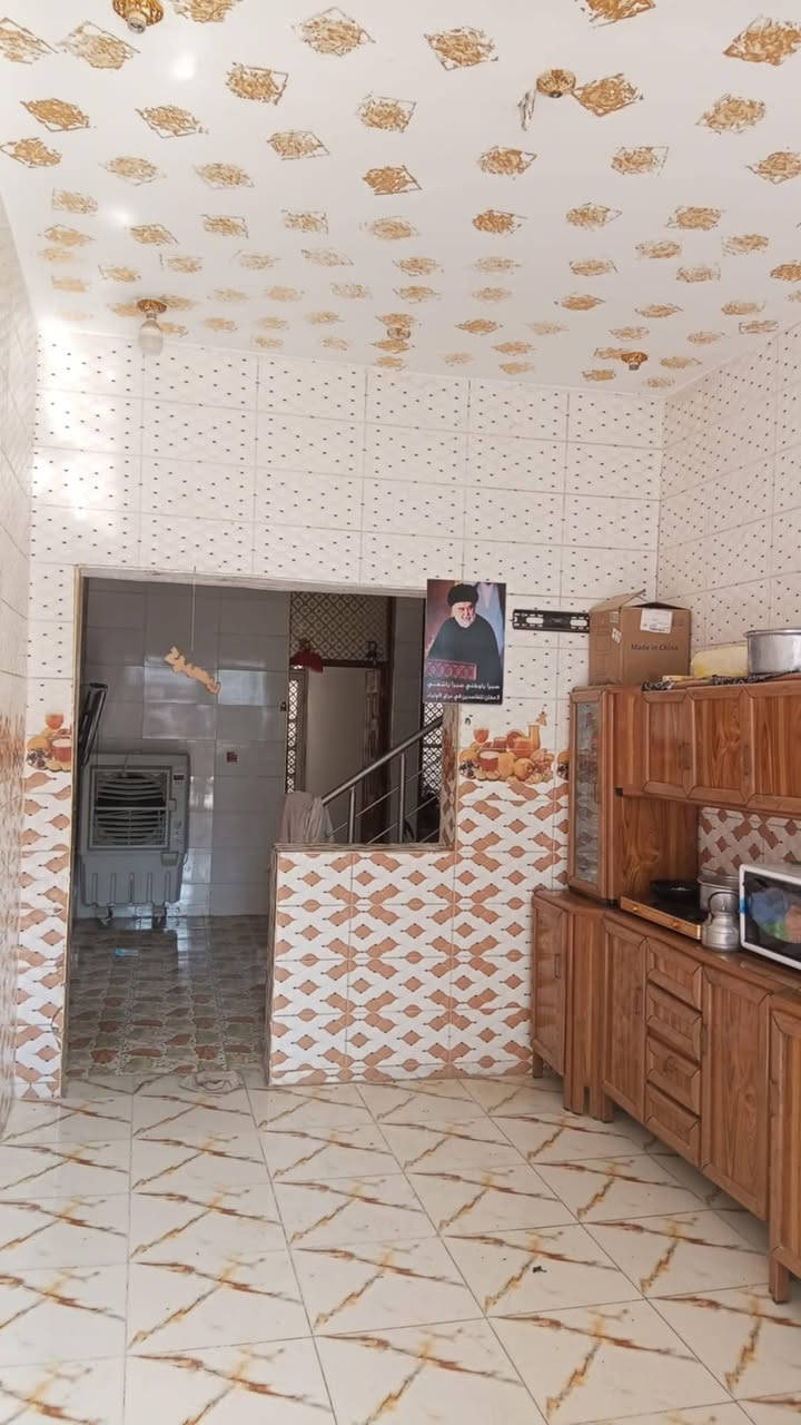 دار طابقين للبيع مساحته 200متر🟥 نظيف بناء حديث 🟦
--يحتوي الطابق الاول 
على غرفتين نوم وهول  واستقبال ومطبخ  وصحيات داخلية وخارجية وگراچ 
والطابق الثاني يحتوي على غرفة نوم وهول وصحيات 🟥
⬅️مبني من البلوك🔲
⬅️ السقف صب كونكريت 🔲
⬅️الأرضية والجدران سيراميك🔲
⬅️نوع العقار طابو زراعي مرقم 🚨
⬅️الدار مرتب 🚨

السعر//65مليون قابل للتفاوض 🟥
العنوان // كوت ــحي الحكيم الاولى  -- شارع حسينية بيت خليفة بنفس الشارع الرئيسي  وليس فرعي 🟦
  
    ===================  
للاستفسار الاتصال على الارقام التاليه ⬇️⬇️
📳📳*********** 📳📳
📳📳*********** 📳📳
📳📳*********** 📳📳
مكتب دلالية اهل الديرة للعقار 🏨🏨
