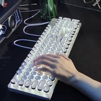 كيبوردات للبيع تريد كلهن او قطعه واحده ثنين لاسلكي واحد منهن سلكي بعده...