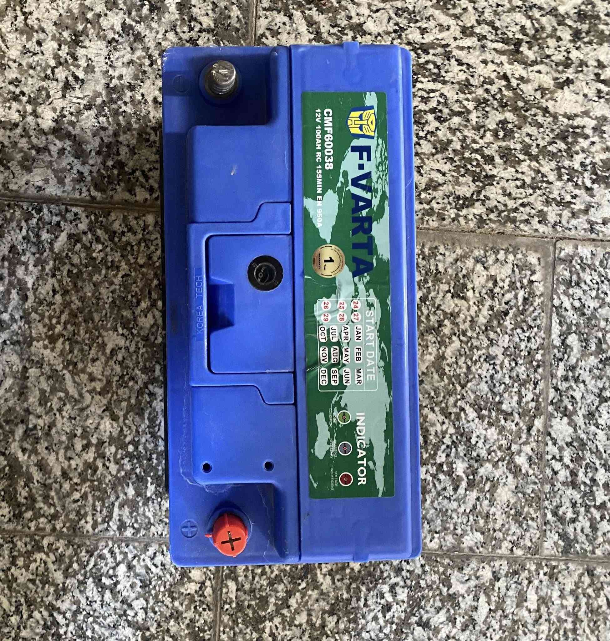 بطارية فارتا ١٢ فولت ١٠٠ أمبير
12V VARTA 100 amp 
بطارية ممتازة جداً 
الأبعاد 
طول ٣٥ سم 
عرض ١٧ سم 
ارتفاع ١٩ سم 
 الله يشهد ماخذها ب ١٦٥ وما صارت على سيارتي 
رايدها ب ١٢٥ 
اللي تعجبه يتواصل ويدلل ان شاء الله 
ضمان بيها شهر كامل انطيك 
بغداد - مجمع الايادي السكني 
*********** 
موجود واتس آب
