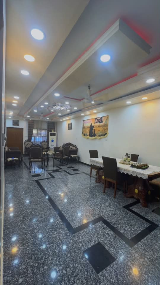السلام عليكم دار للبيع البلديات مقابيل الاطفاء المساحة 240متر بسعر مناسب
‭0770 977 4473‬
