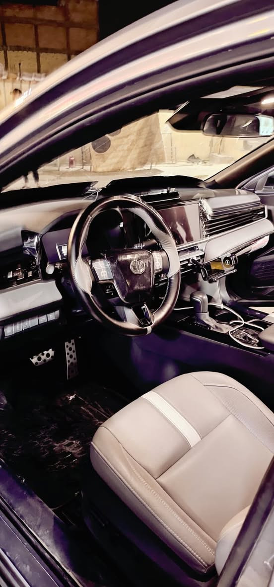 للبيع
🚘 Toyota Camry  

• فول مواصفات عدا فتحة سقف  
• رادارات أمامية وجوانب  
• مثبت سرعة ذكي  
• كشنات جلد  
• شاشة وكامرة  
• ماشية 31 ألف ميل  
• الأرضية مدموشة  

السيارة استعمال مرتب ومواصفاتها حلوة 🔥  
السعر مناسب والبيع جاد  

📞 اتصال / واتساب: ***********
