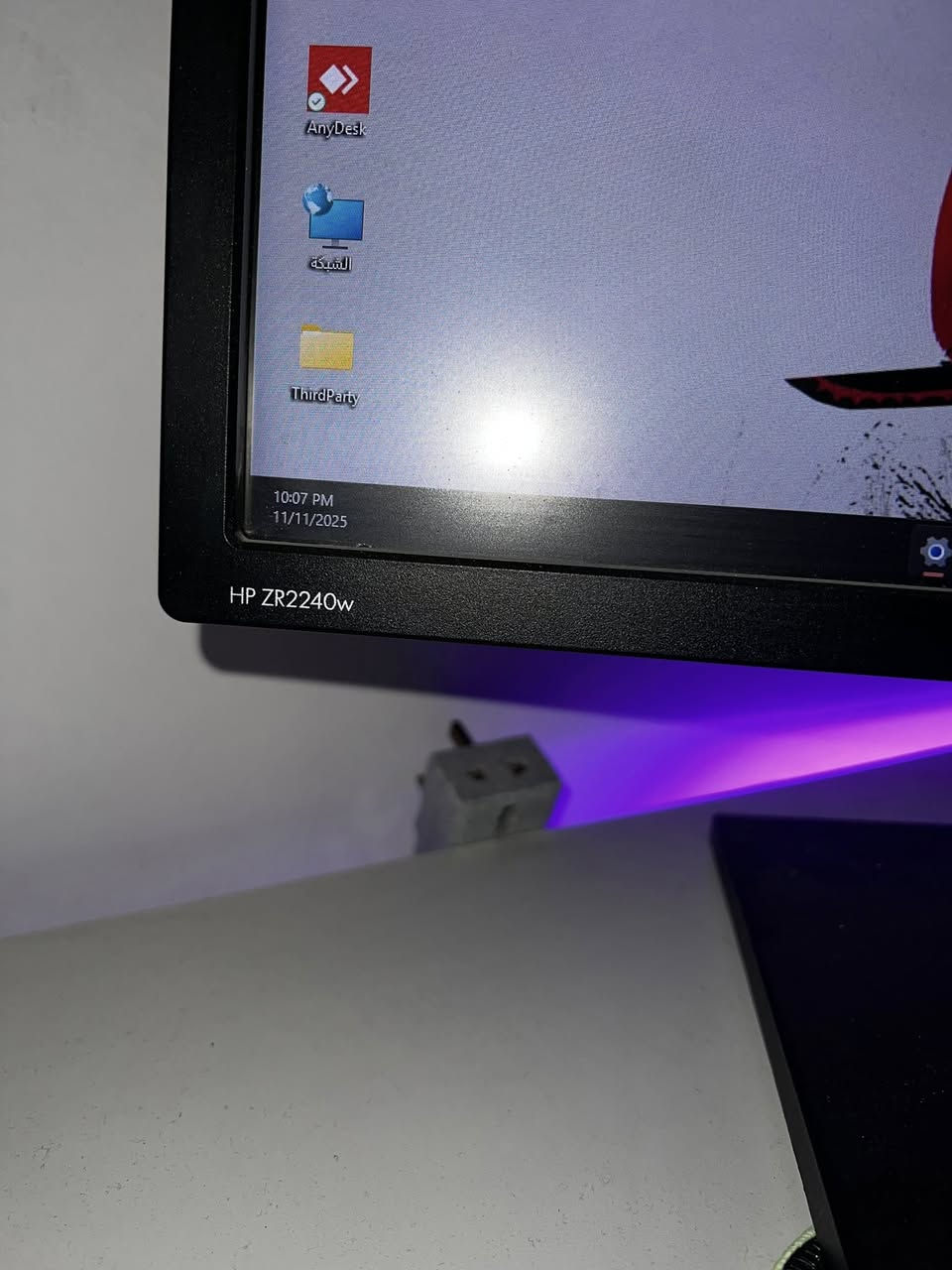 ⸻

🎮💥 للبيع حاسبة ألعاب احترافية متكاملة – أداء خارق وتصميم فخم 💥🎮

🚀 مواصفات الجهاز الأساسية:
 • 🔹 المعالج (CPU): Intel Core i5-12400F – الجيل الثاني عشر (12th Gen)
أداء مذهل في الألعاب والبرامج الثقيلة مع 12 نواة وسرعة تصل إلى 4.4GHz Turbo
 • 🔹 اللوحة الأم (Motherboard): ASRock H610M-HDV/M.2 R2.0
تدعم أحدث تقنيات التخزين والرام، مستقرة جدًا للألعاب والاستخدام الطويل
 • 🔹 كارت الشاشة (GPU): NVIDIA GeForce RTX 4060 8GB
كارت قوي جدًا لتشغيل كل الألعاب الحديثة على إعدادات Ultra بدقة 1080p و 1440p
يدعم تتبع الأشعة (Ray Tracing) و DLSS 3 لأفضل أداء وجودة رسومات
 • 🔹 الرام (RAM): 16GB DDR4 بسرعة عالية (قابلة للترقية)
 • 🔹 التخزين:
 • SSD رئيسي (C:) بسعة 230GB لتثبيت النظام والألعاب
 • SSD ثانوي (D:) بسعة 234GB لتخزين الملفات والمشاريع
سرعة تشغيل خرافية – يشتغل النظام خلال ثوانٍ فقط

🧊 نظام التشغيل: Windows 11 Pro 64-bit
🎮 DirectX 12 Ultimate لتجربة ألعاب انسيابية بدون تقطيع

⸻

🖥️ الشاشات:
 • شاشة AVETRON قياس 24 بوصة بدقة عالية وألوان واقعية
 • شاشة HP ZR2240w مثالية للبث أو المراقبة الجانبية أثناء اللعب

⸻

⌨️ الملحقات (Gaming Gear):
 • كيبورد AVAZZ بإضاءة RGB احترافية ولمسة مريحة
 • ماوس Redragon M913 Impact Elite لاسلكي RGB بعدة أزرار قابلة للبرمجة
 • ماوس باد أسود RGB متعدد الألوان بإطار مضيء أنيق
 • سماعة FANTECH HQ52S TONE+ RGB صوت محيطي واضح مع إضاءة مذهلة
 • ميز أبيض على شكل حرف L بتصميم عصري ومساحة كبيرة لترتيب الشاشتين والملحقات

⸻

📍 الموقع: كربلاء شهداء سيف سعد 
💰 السعر: 1,150000 دينار عراقي (قابل للتفاوض للجادين فقط)
رقم موبايل ***********⚡
🧩 جاهزة للتجربة أمام المشتري – الأداء مضمون 100٪

📩 للتواصل عبر الخاص أو التعليقات 🌟
لا تفوت الفرصة، الجهاز شبه جديد وبأداء ممتاز للألعاب، التصميم، والبث ال
