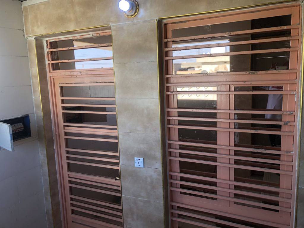 شقة طابق ثاني ٧٠ متر للايجار
الغزالية شارع الضغط فرع الكهرباء  
غرفة نوم ومطبخ وصالة وحمام 
عمارة مغلقة بيها شقتين فقط 
مطلوب عائلة صغيرة 
الايجار ٣٢٥ قفل بدون دلالية 
*********** واتساب
