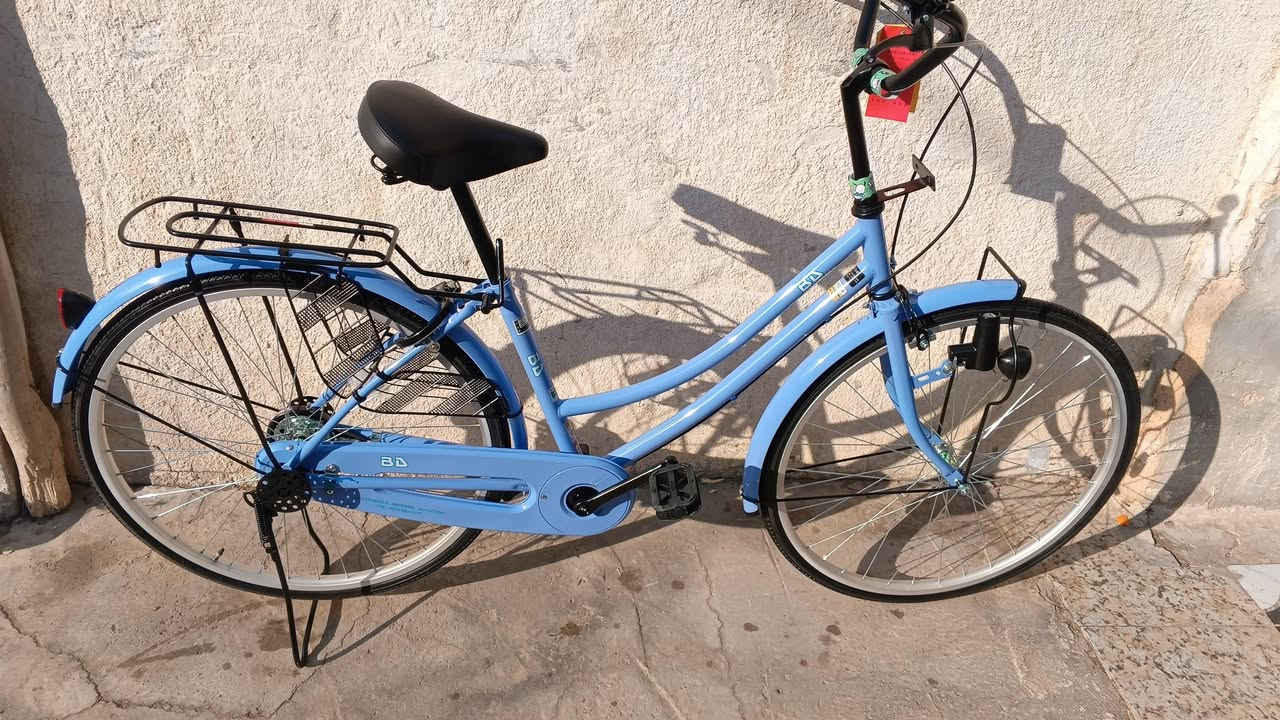 السلام عليكم بايسكل حجم 26 موديل 2022 للتواصل اتصال او واتساب على رقم ***********سعر 160 وبي مجال بسيط
