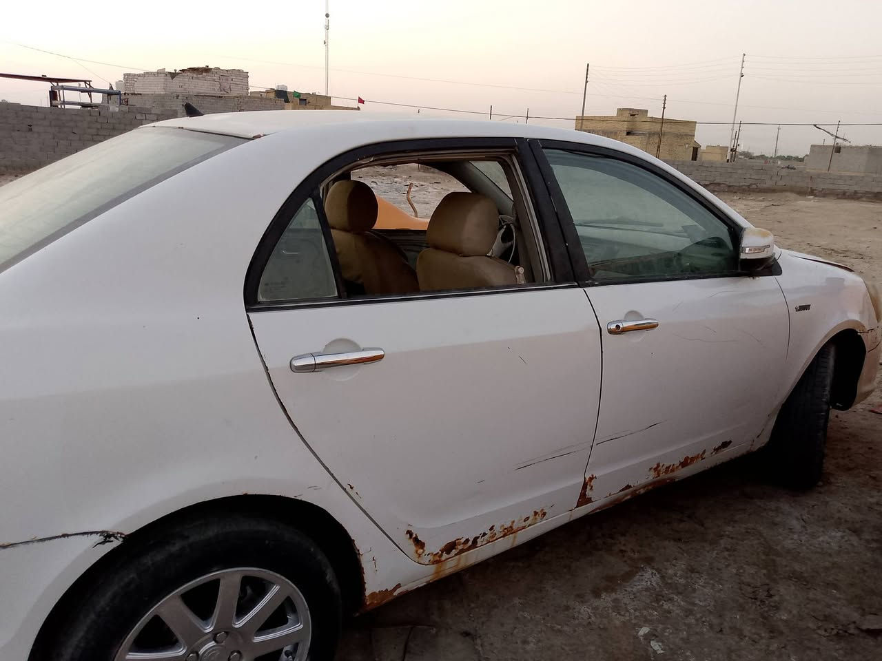 سيارة جلي موبل تفصيخ كير محرك اوتماتيك بلاد  عنواني ناصريه حي الجوادين رقمي *********** ما متواجد ع النت
