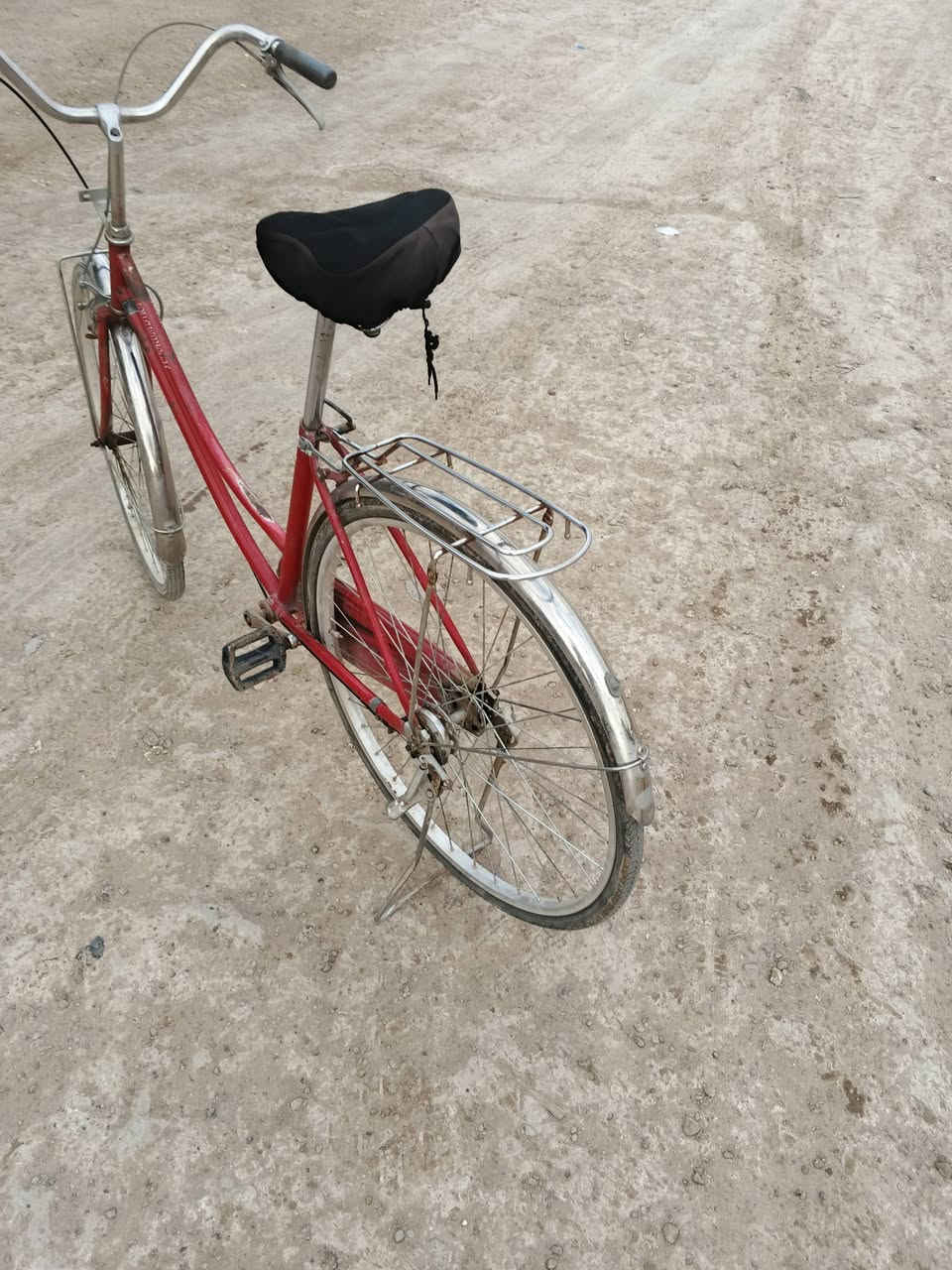 السلام عليكم بايسكل للبيع حجم 27 مكان التدبير قرب قاعة عشتار السعر 65 الف ***********
