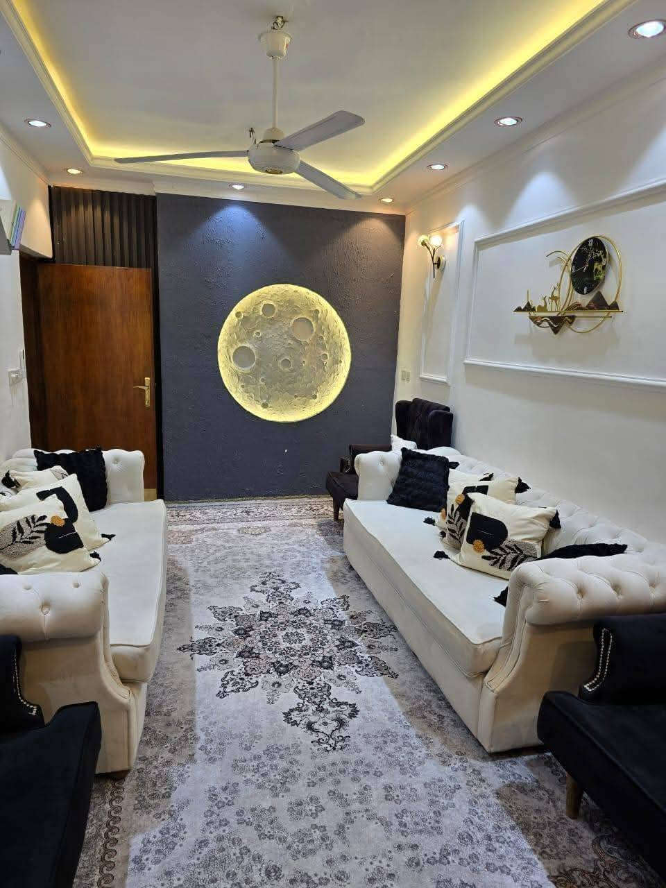 دار 100 م للبيع
يحتوي على 3 غرف نوم
 وصحيات عدد 2 منور
حي الجهاد الاساتذة خلف 4 شوارع السعر جدا مناسب
للأستفسار ☎️ *********** واتساب
